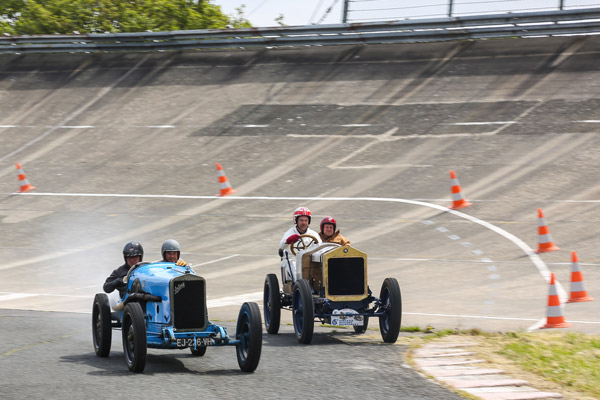 Tous les deux ans, le Vintage Revival Montlhéry rend hommage aux premiers âges de l’histoire du circuit