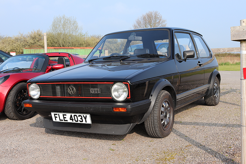 Golf 1 GTI noir - Youngtimer