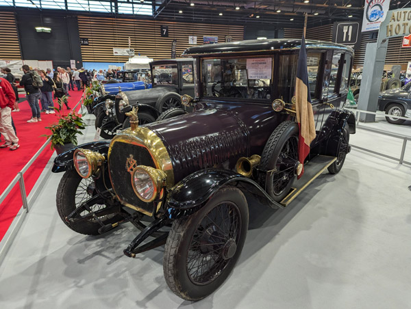 Cette Hotchkiss 20/30 HP de 1914 ouvrait l’exposition consacrée à la marque